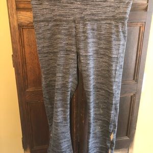 aerie Chill, Play, Move 3/4 Crop Hi-Rise Legging L